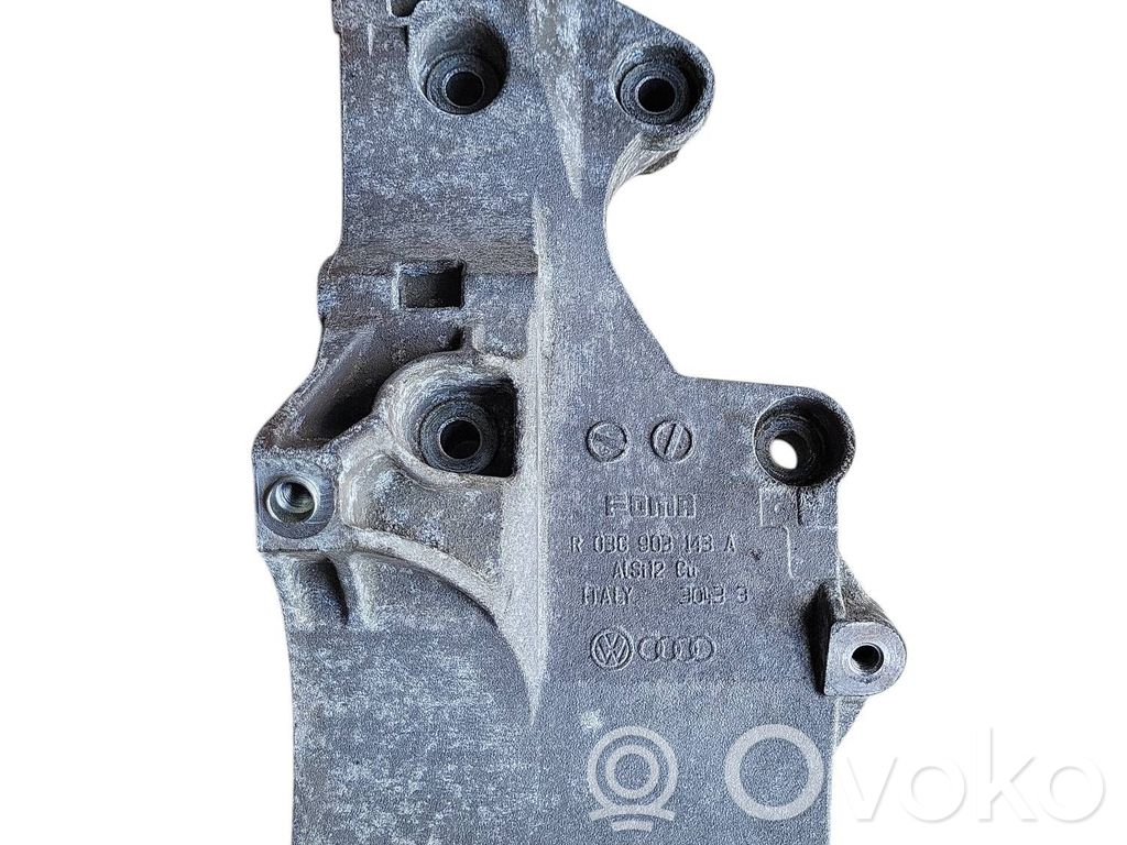 Volkswagen PASSAT B6 Generator/alternator bracket 