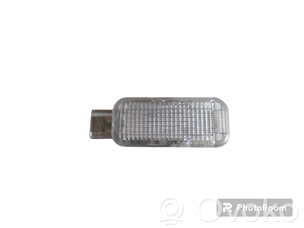 Inne oświetlenie wnętrza kabiny   4B0947415