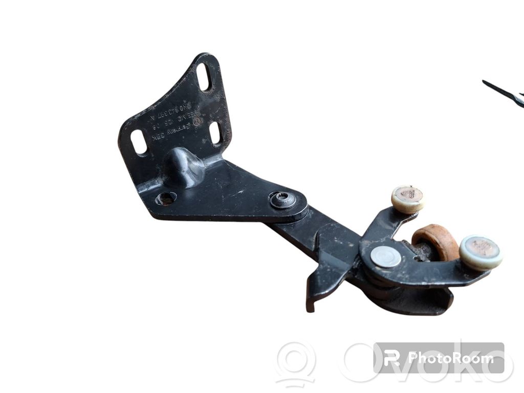 Volkswagen Caddy Sliding door lower roller guide/hinge 