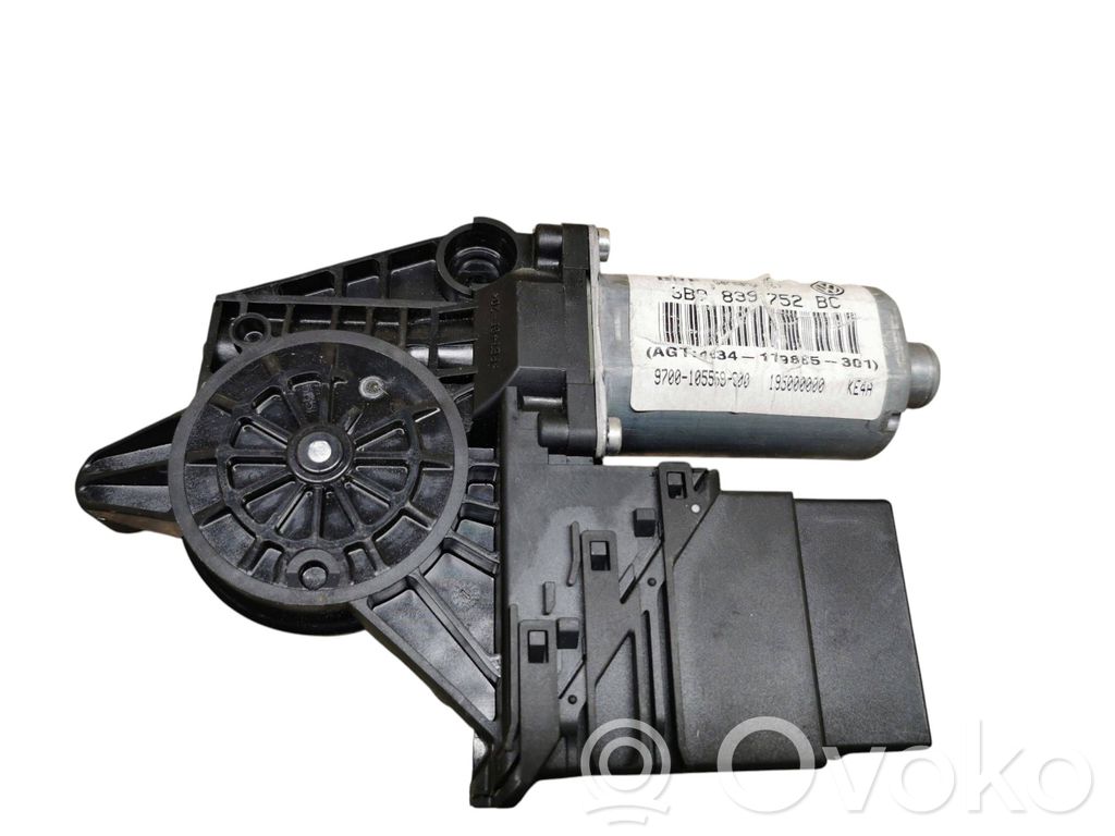 Volkswagen PASSAT B5.5 Silniczek podnoszenia szyby drzwi tylnych 