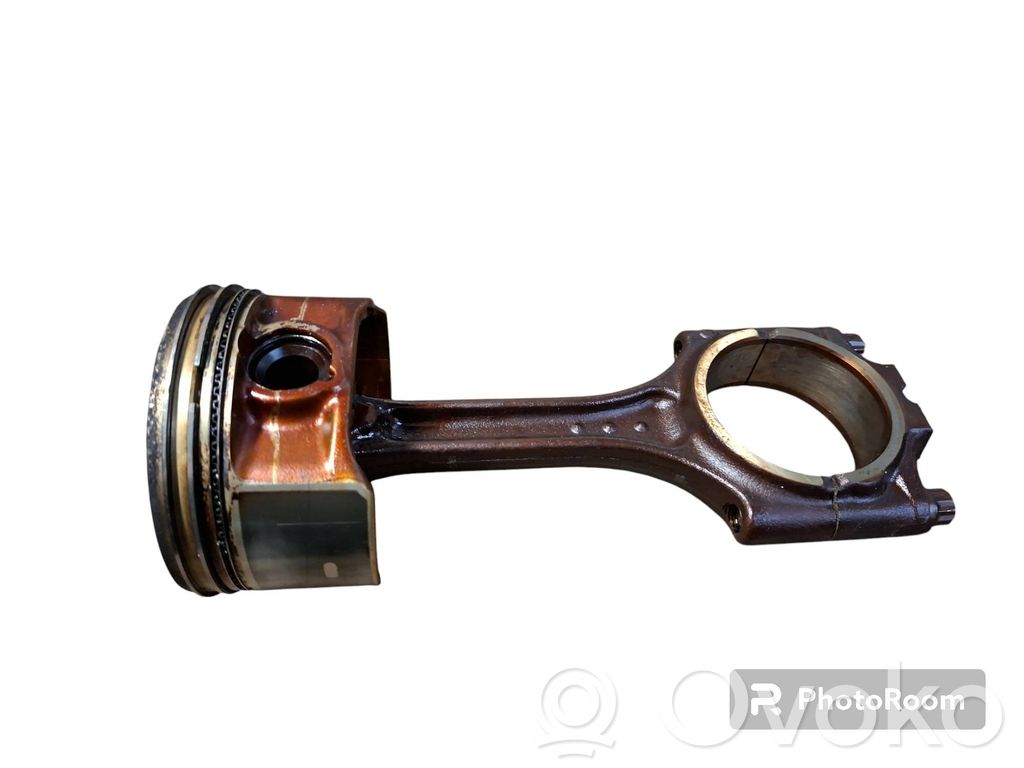 Piston avec bielle