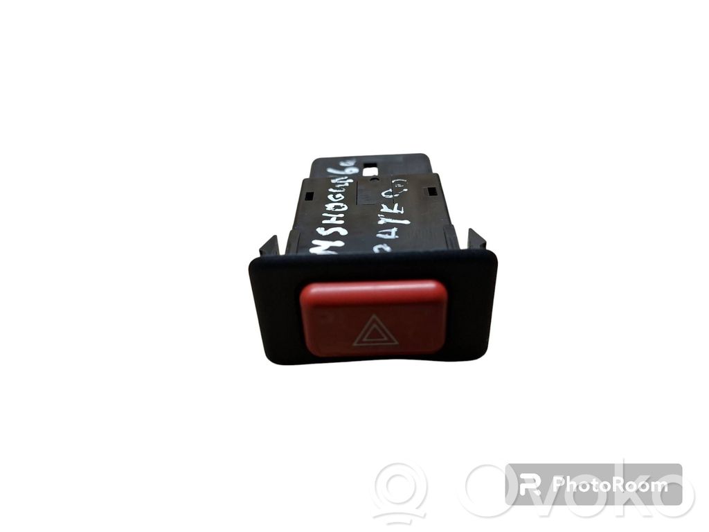 Mitsubishi Pajero Botón interruptor de luz de peligro 