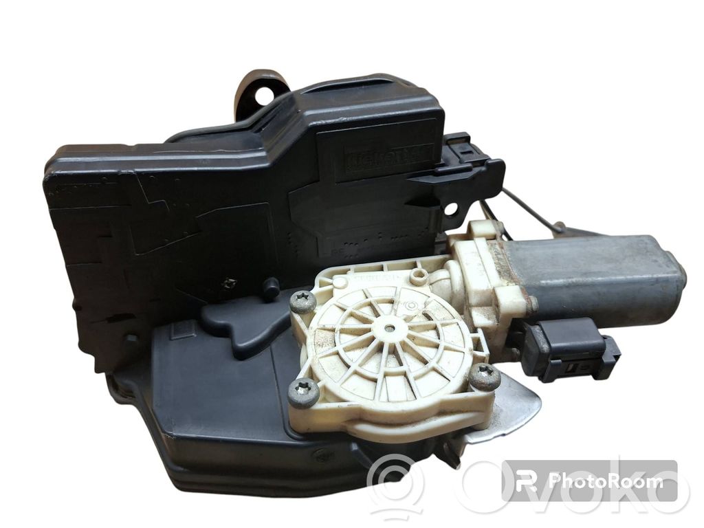 BMW 7 E65 E66 Priekšpusē slēdzene 