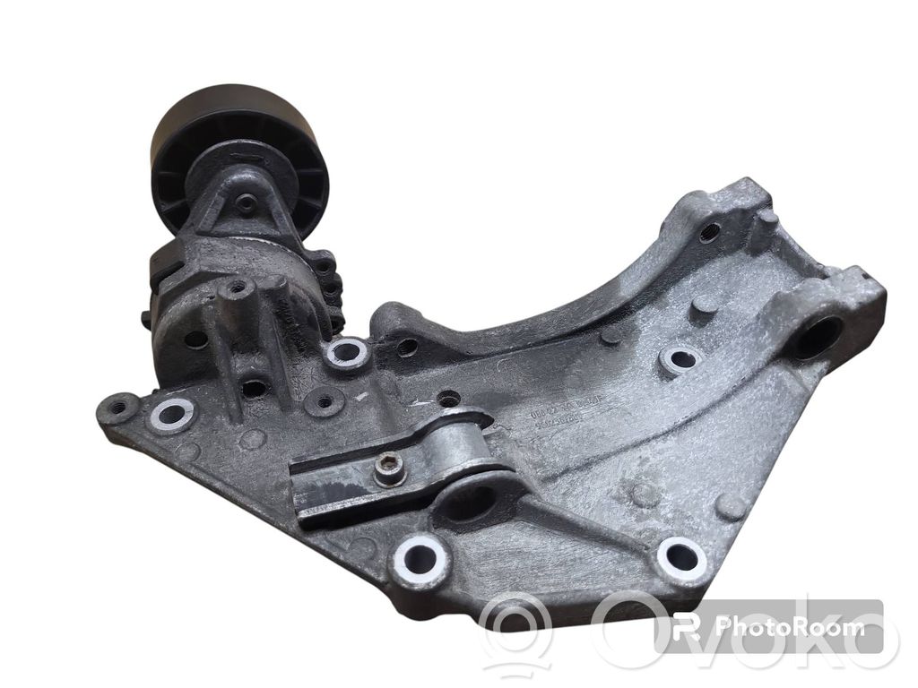 Ford S-MAX Generator/alternator bracket 