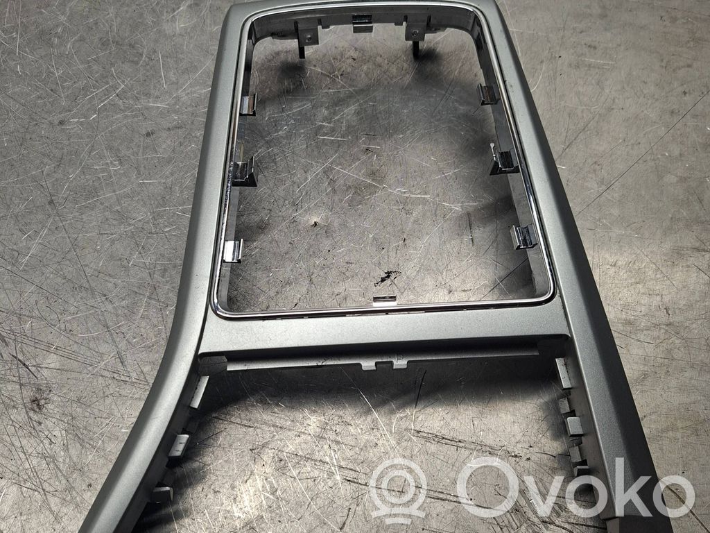 Opel Astra H Consola de plástico de la palanca de cambios 