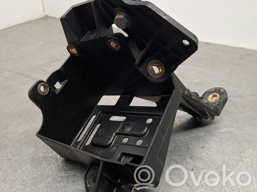 Opel Astra H ABS-pumpun kiinnike 