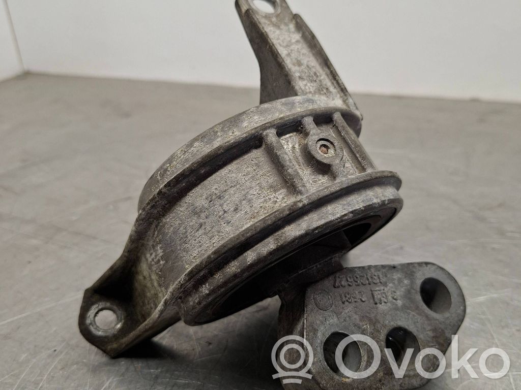 Opel Astra H Engine mount bracket 