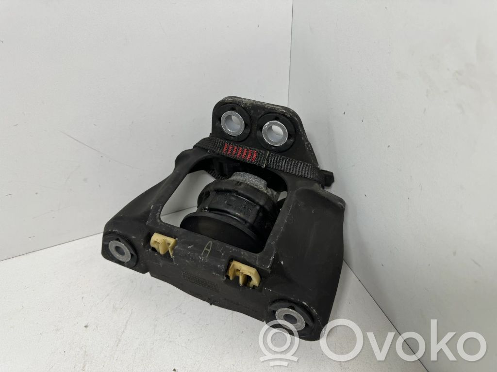 Volvo XC90 Engine mount bracket 