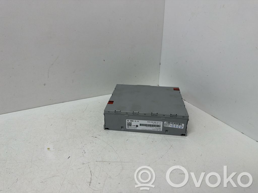 Volkswagen Touareg II Radio/CD/DVD/GPS head unit 