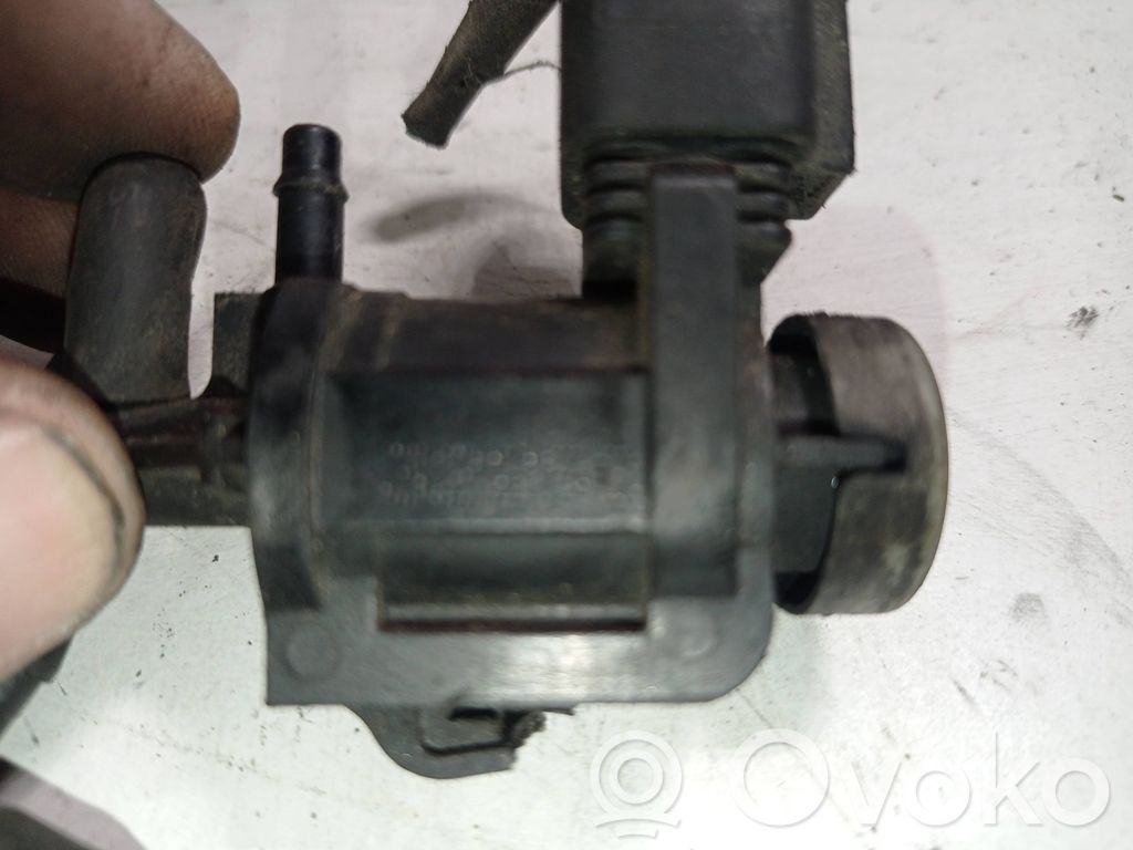 Volkswagen Touran I Turbo solenoid valve 