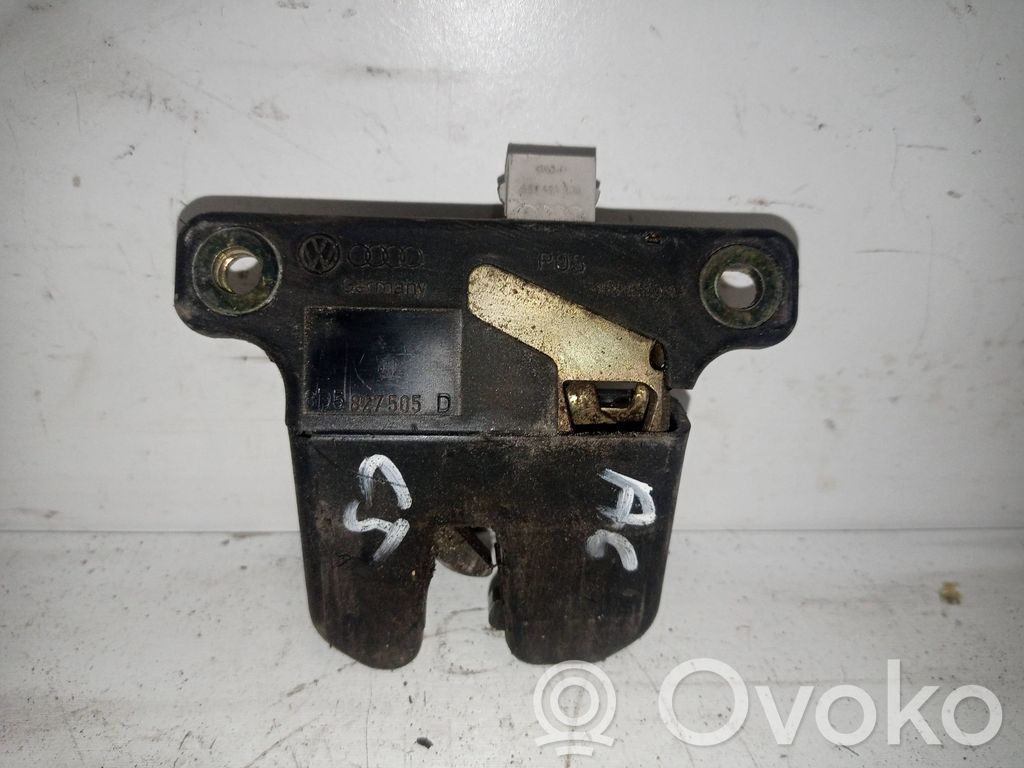 Zamek klapy tylnej / bagażnika   8D5827505