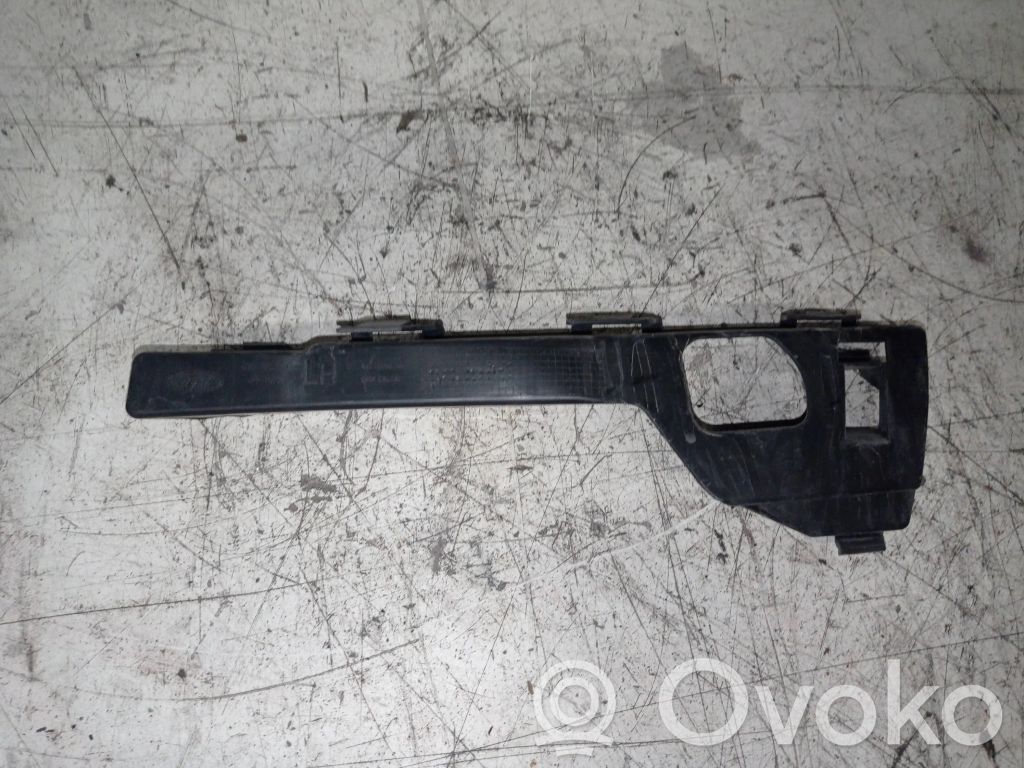 Ford Focus Etupuskurin kannake 