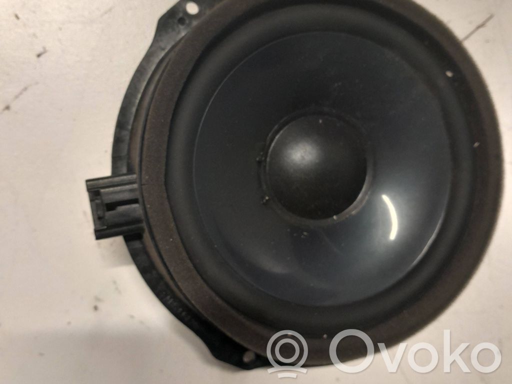 Ford Mondeo MK IV Garsiakalbis (-iai) priekinėse duryse 