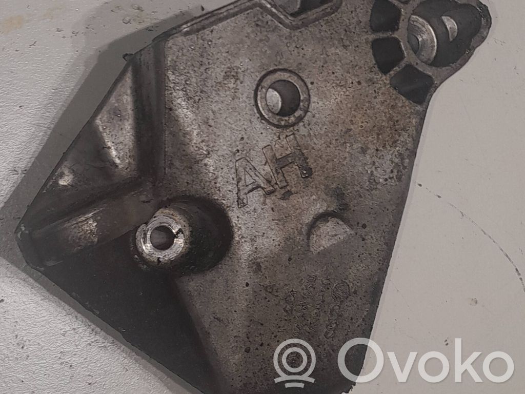 Volkswagen Golf IV Engine mounting bracket 