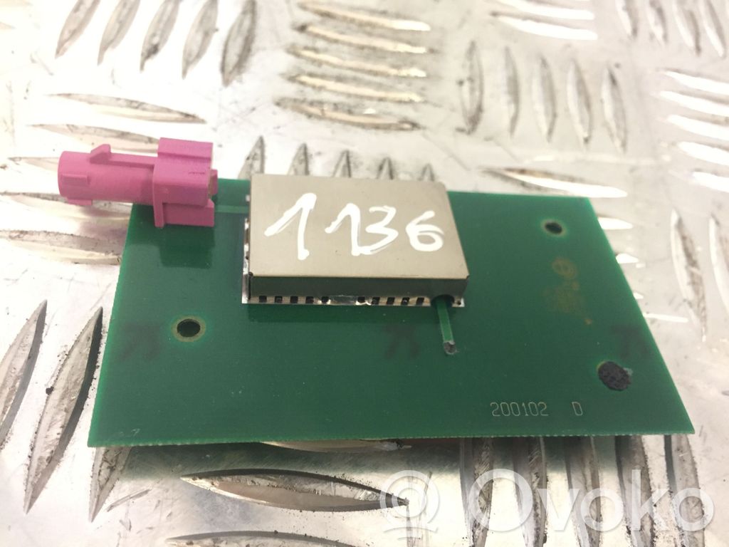 Volkswagen Phaeton Aerial antenna amplifier 