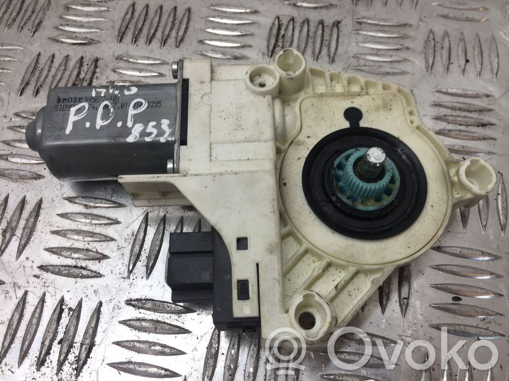 Silnik regulatora szyby drzwi przednich   4F0959802B,853
