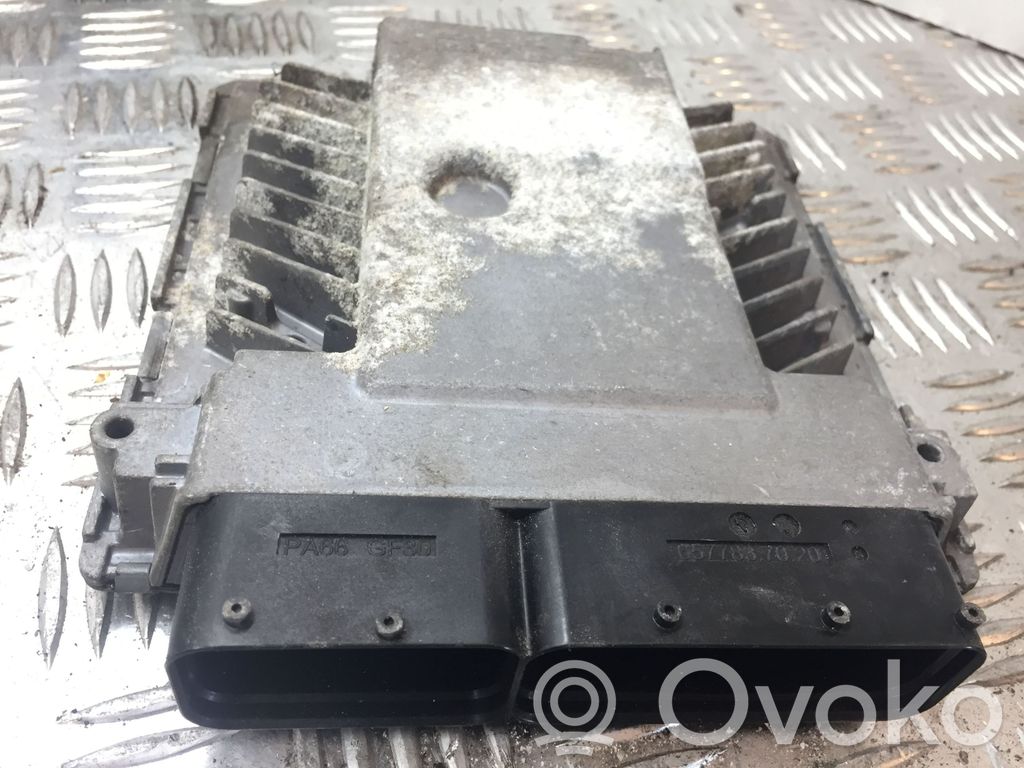 Volkswagen PASSAT B6 Sterownik / Moduł ECU 