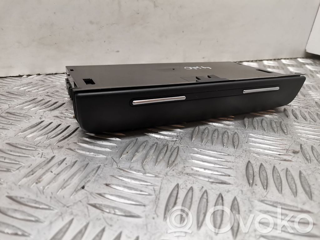 Audi A4 S4 B7 8E 8H Schowek deski rozdzielczej 