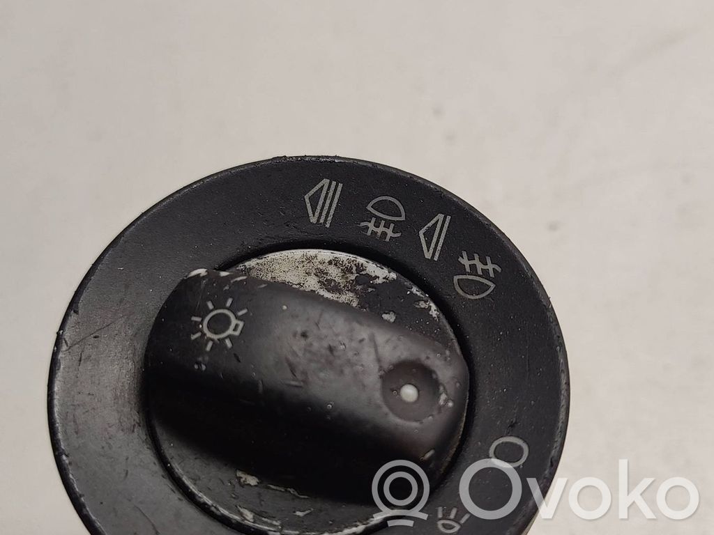 Audi A4 S4 B6 8E 8H Przełącznik świateł 