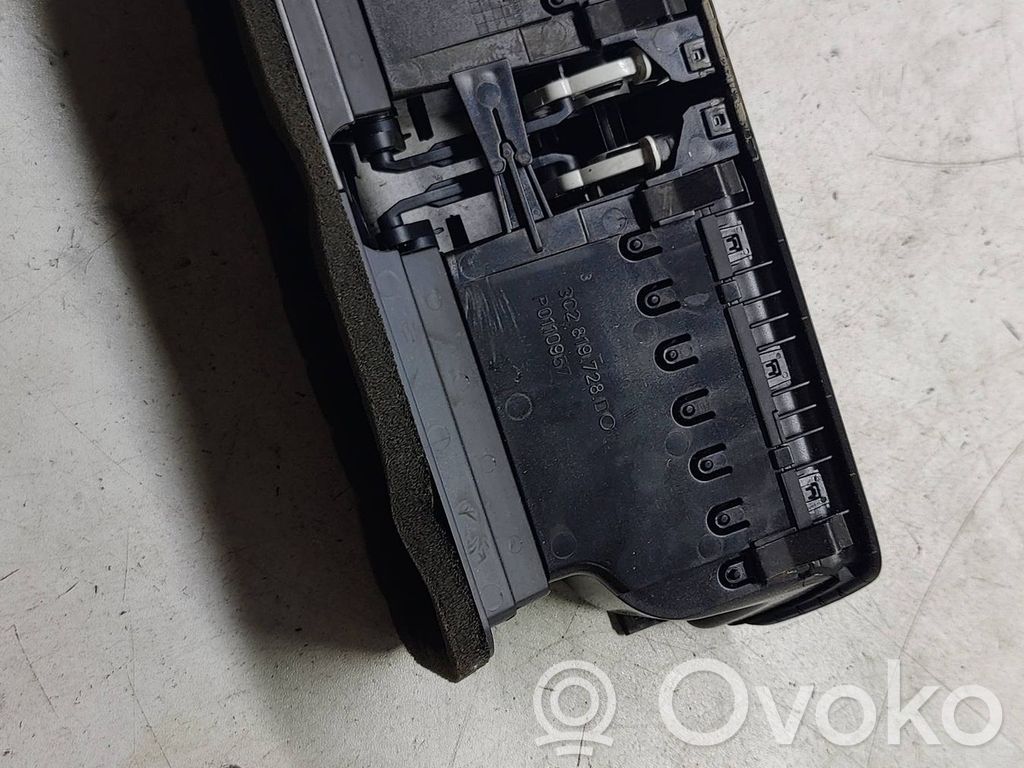 Volkswagen PASSAT B6 Dysze / Kratki środkowego nawiewu deski rozdzielczej 