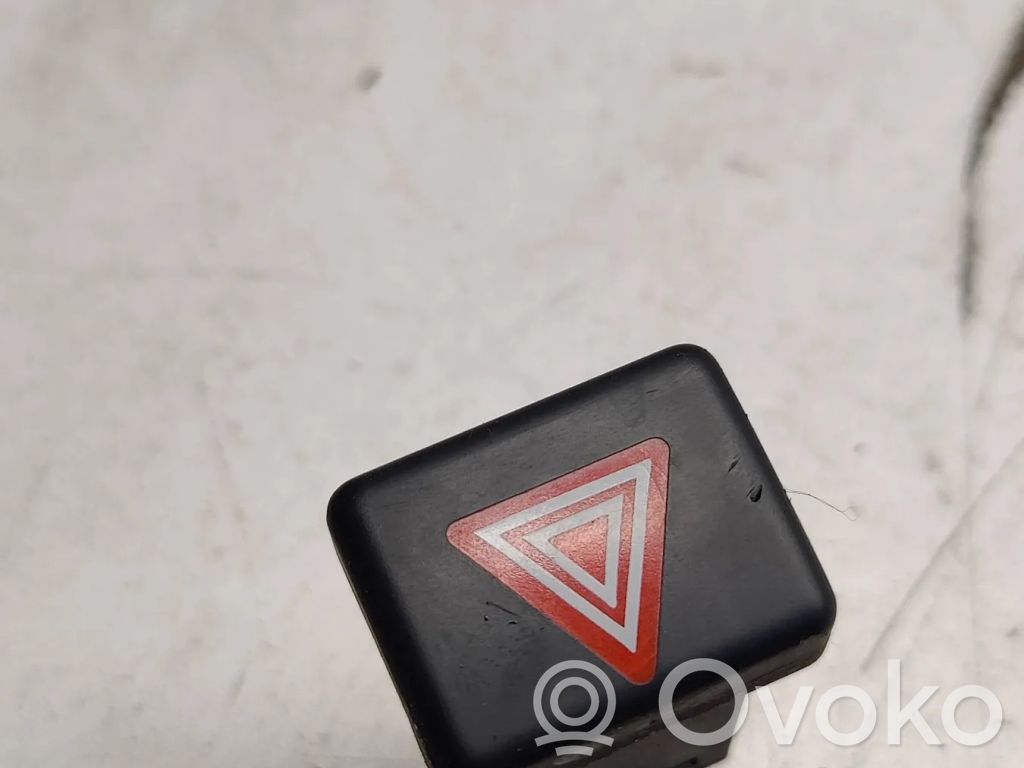 Audi A4 S4 B7 8E 8H Hätävilkkujen kytkin 