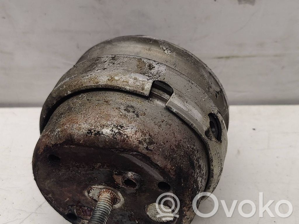 Audi A4 S4 B7 8E 8H Engine mount bracket 