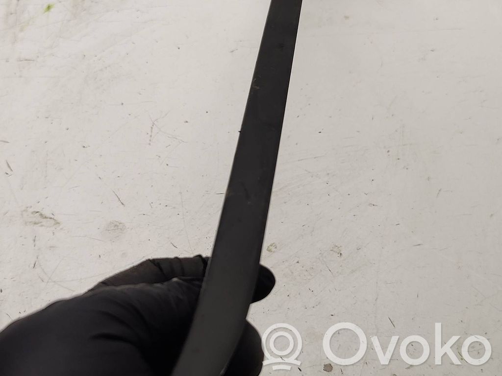 Volkswagen PASSAT B8 Listwa szyby czołowej / przedniej 