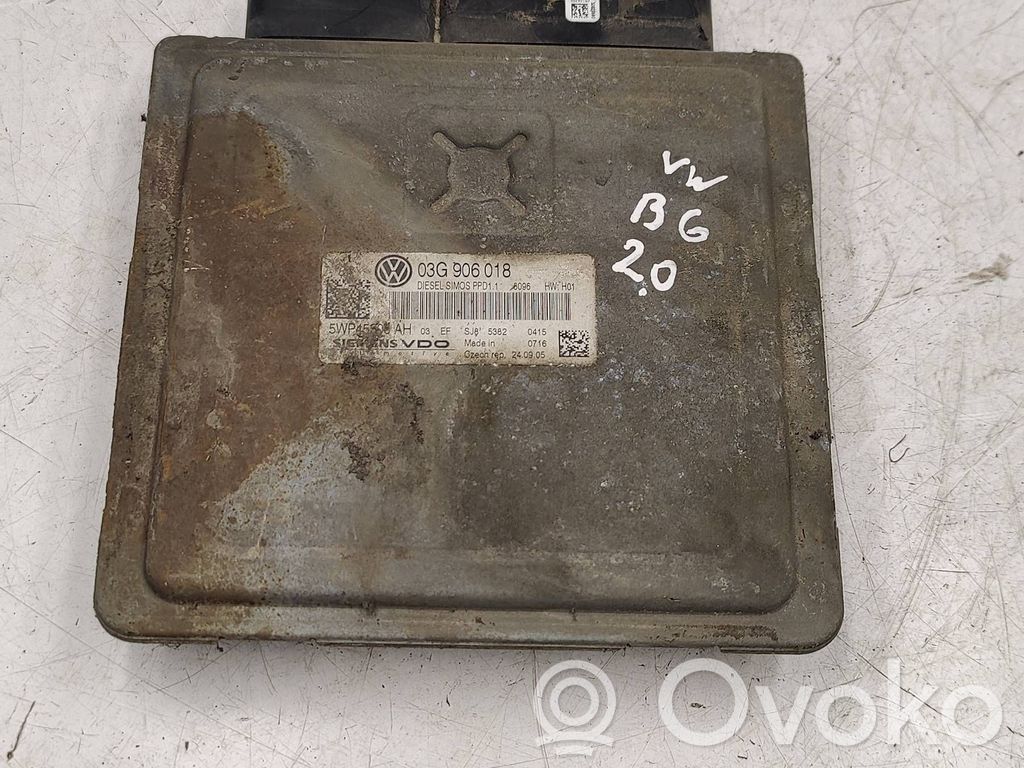 Volkswagen PASSAT B6 Engine control unit/module 