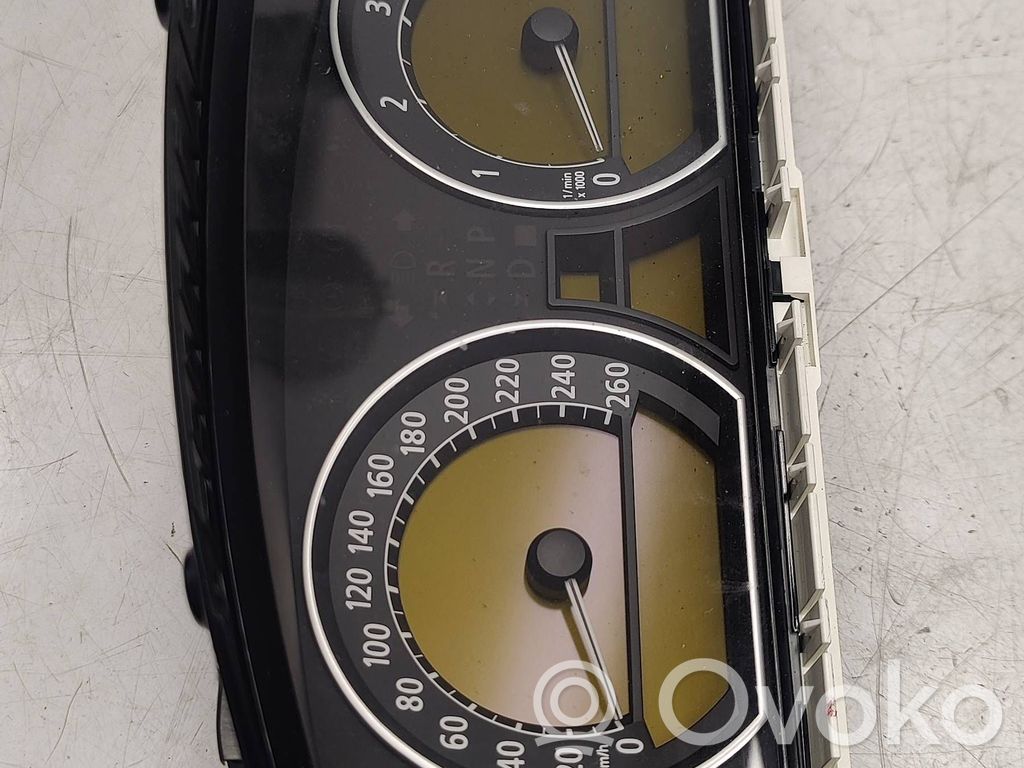 BMW 7 E65 E66 Nopeusmittari (mittaristo) 
