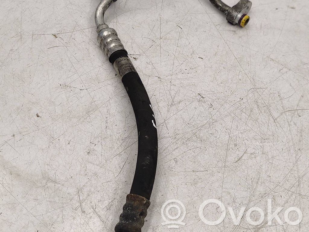 BMW 7 E65 E66 Ilmastointilaitteen putki (A/C) 