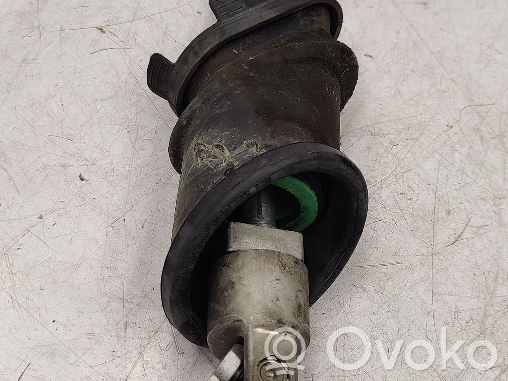 Steering column universal joint   6753358