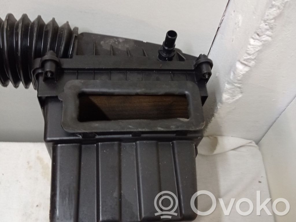 Chrysler Pacifica Air filter box 