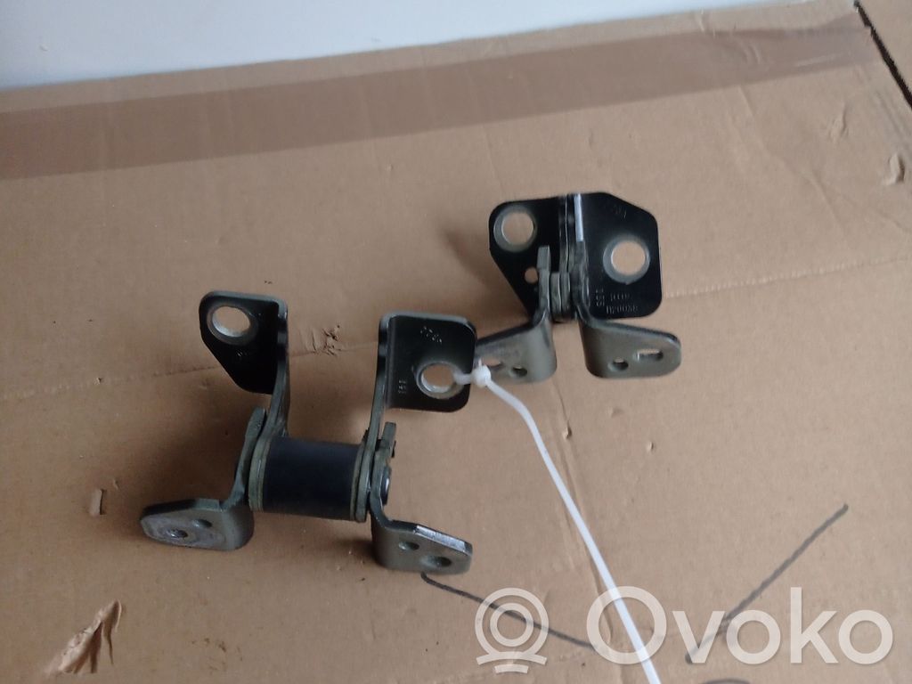 Chrysler Pacifica Front door hinge set 