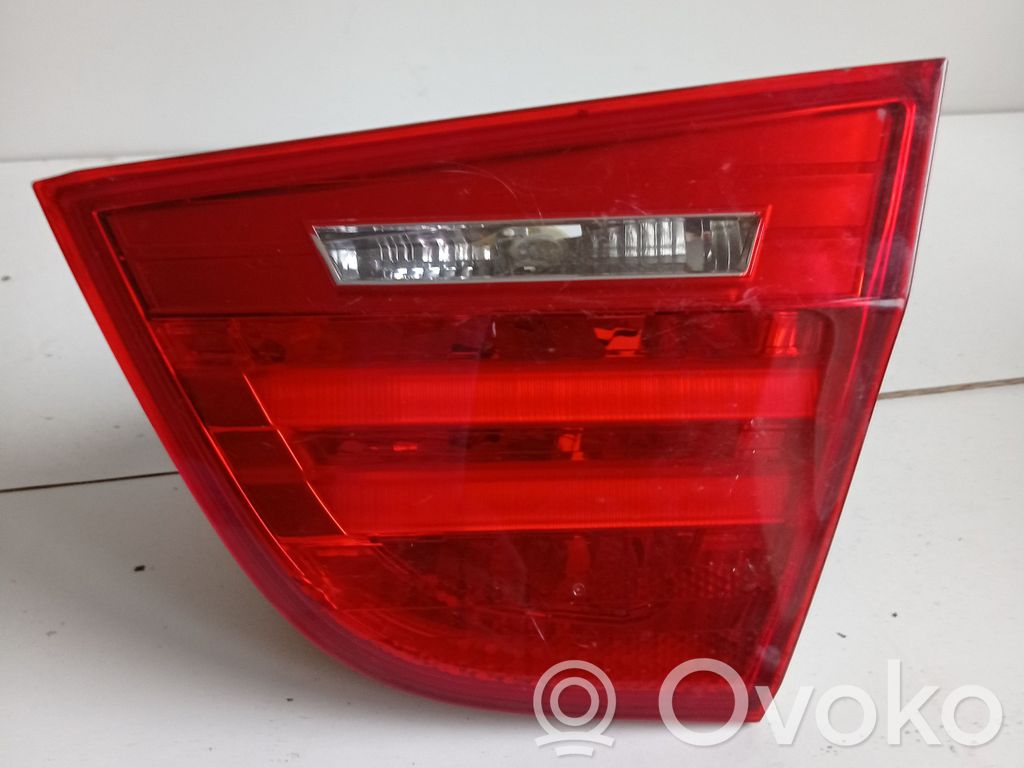 BMW 3 E90 E91 Galinis žibintas dangtyje 