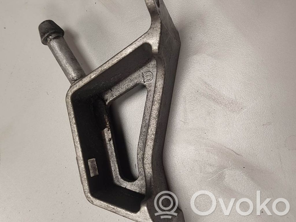 Chrysler Pacifica Muffler mount bracket/holder 