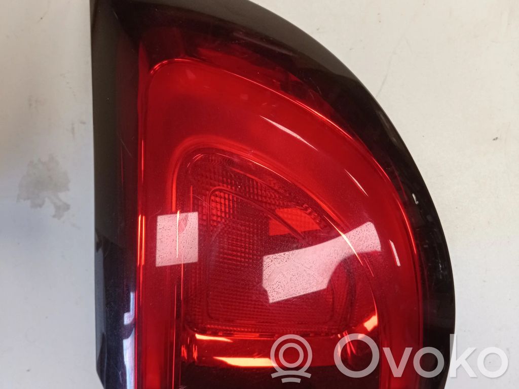 Chrysler Pacifica Rear/tail lights 