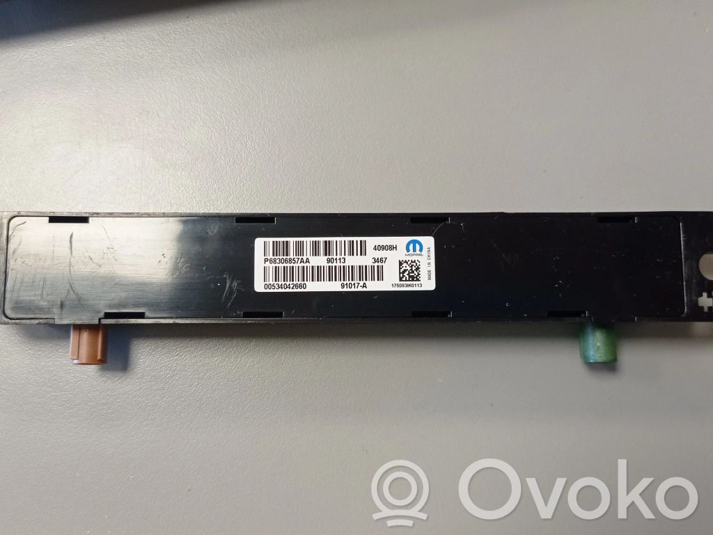 Chrysler Pacifica Aerial antenna amplifier 