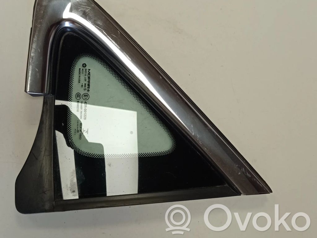 Chrysler Pacifica Front triangle window/glass 