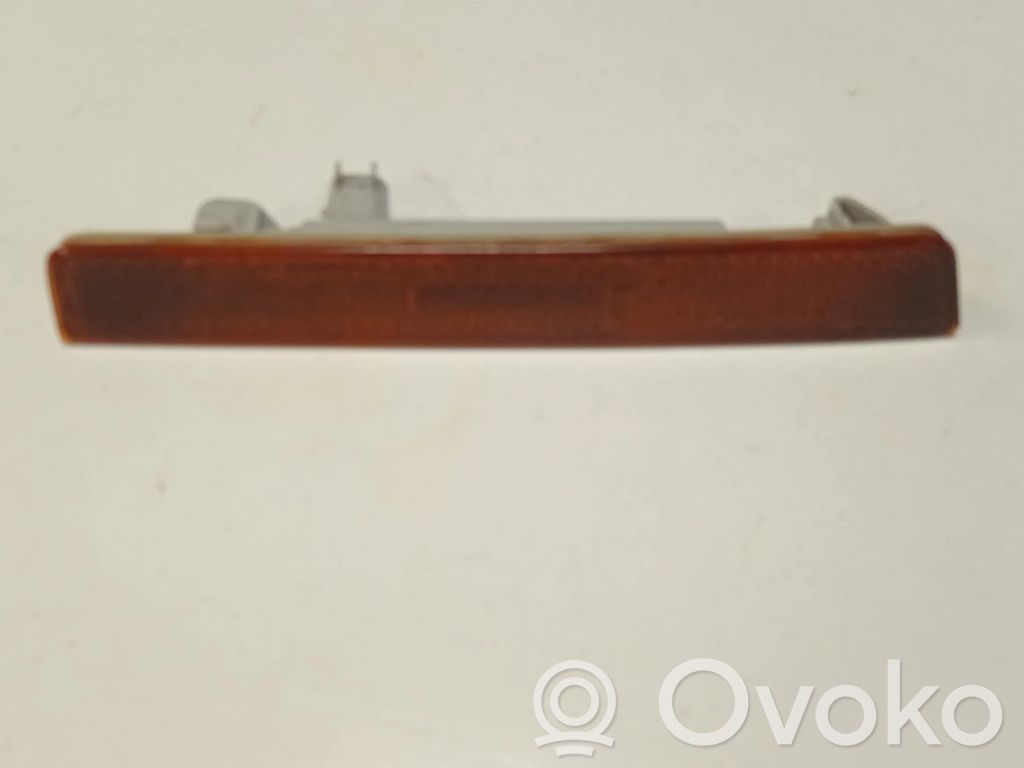 Dodge Challenger Front reflector 