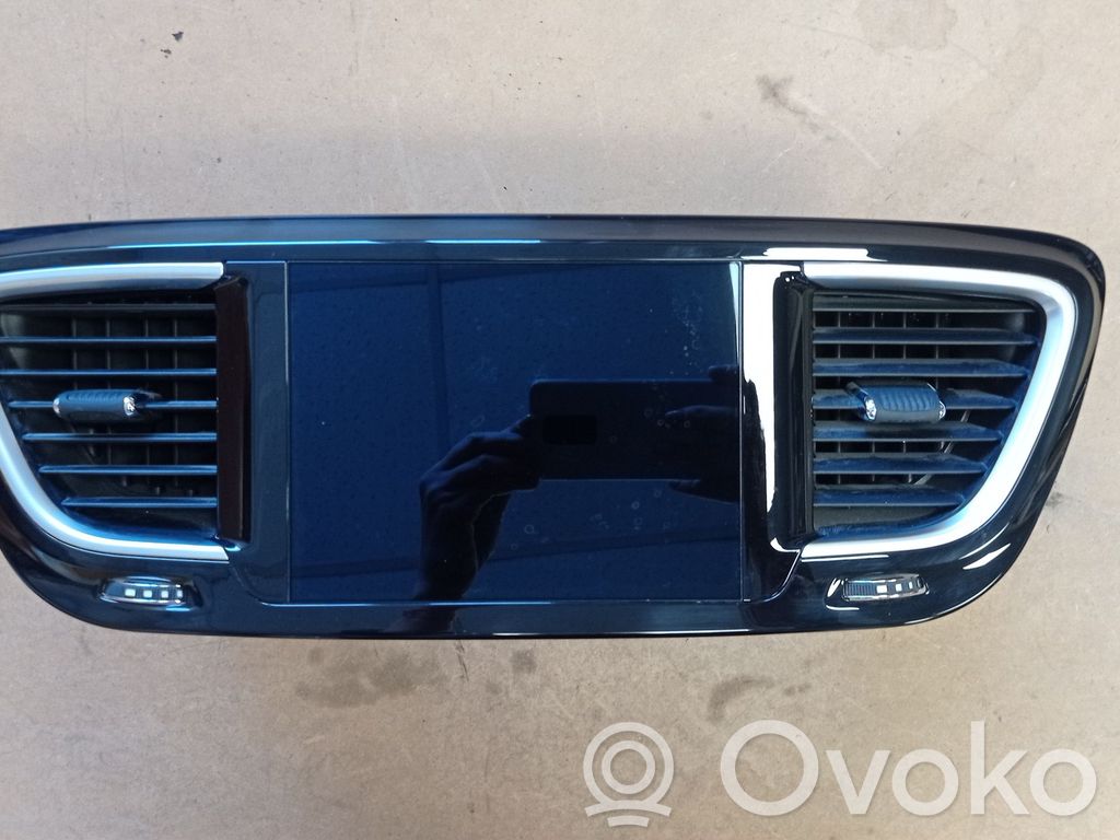 Chrysler Pacifica Screen/display/small screen 