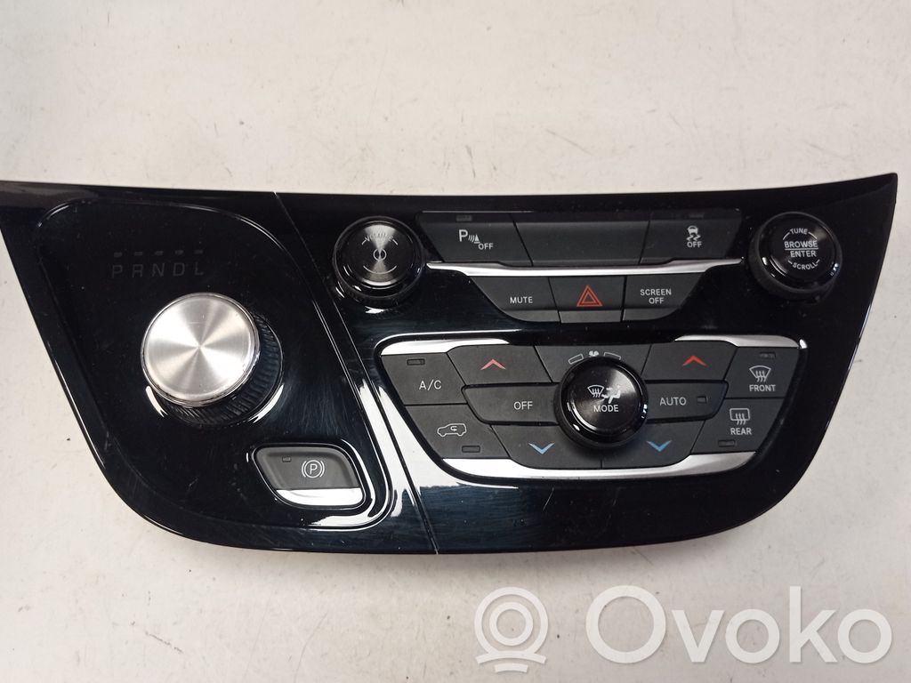 Chrysler Pacifica Climate control unit 
