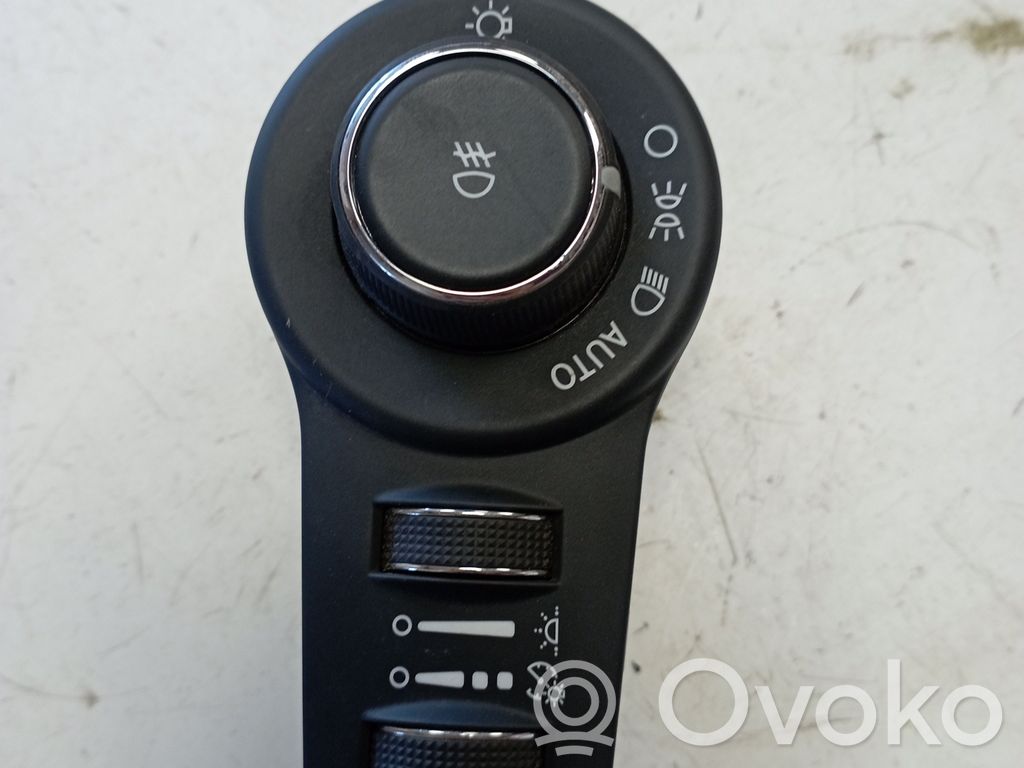 Chrysler Pacifica Light switch 