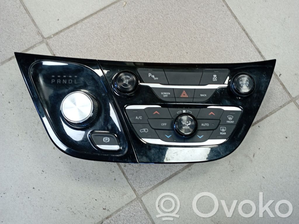 Chrysler Pacifica Climate control unit 