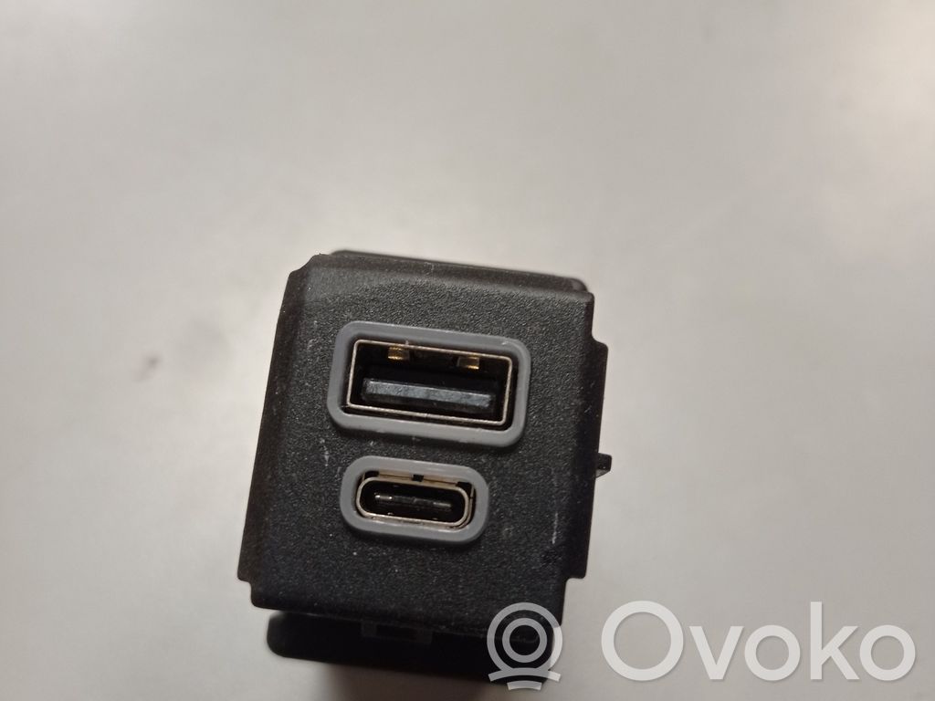 Chrysler Pacifica USB-pistokeliitin 