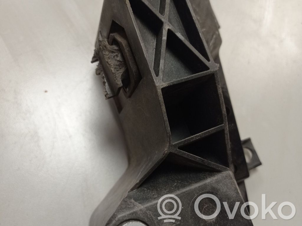 Chrysler Pacifica Radiator mount bracket 