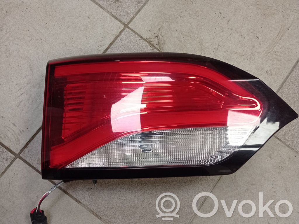 Chrysler Pacifica Tailgate rear/tail lights 
