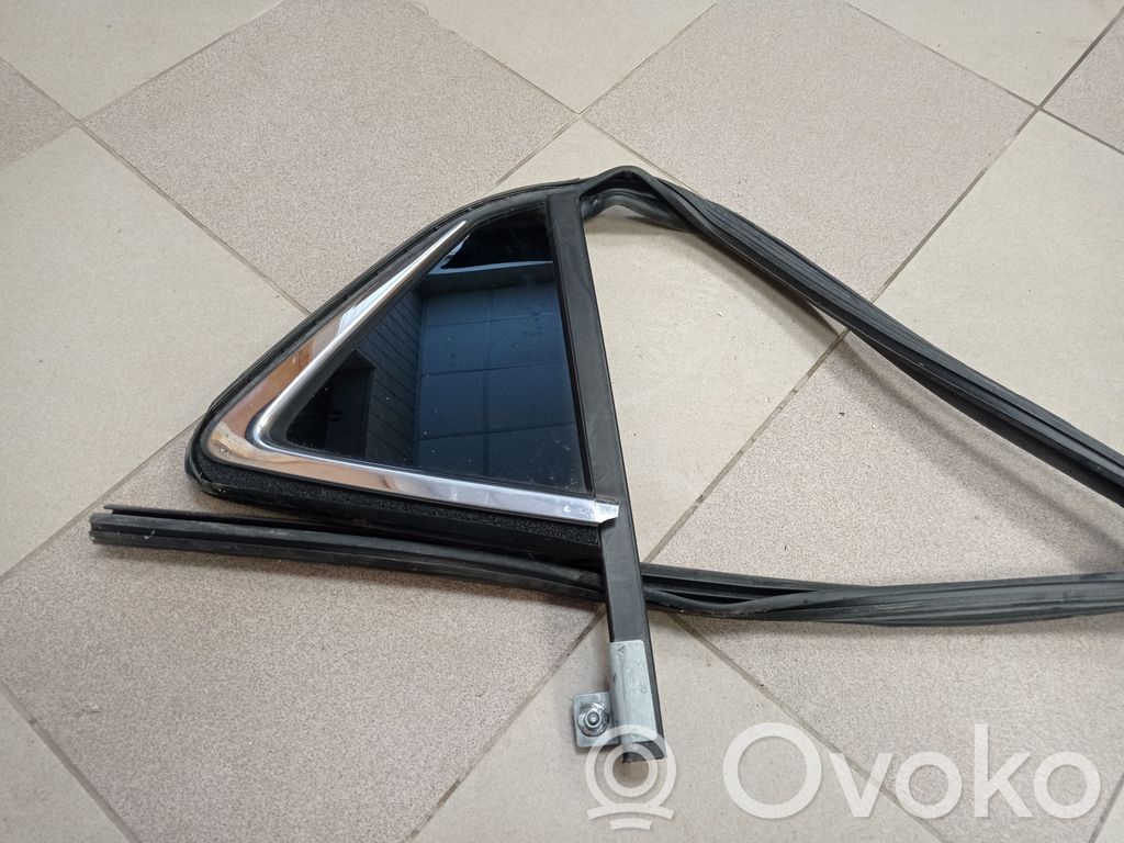 Buick Encore I Ventanilla de ventilación de la puerta trasera 
