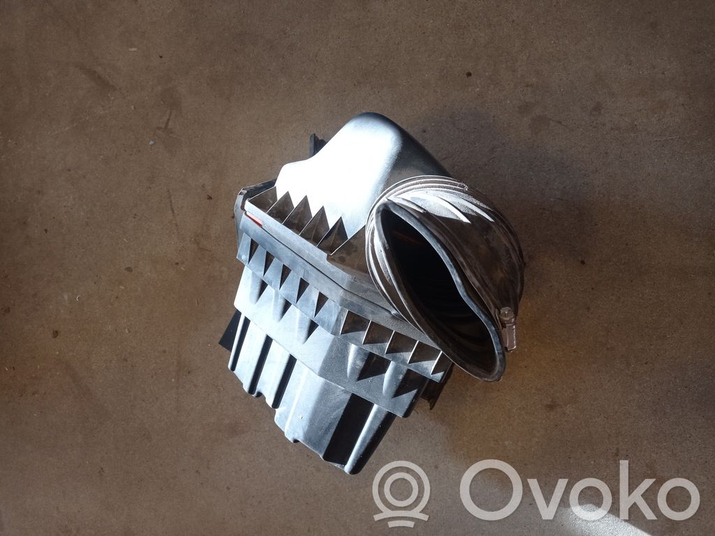 Chrysler Pacifica Air filter box 