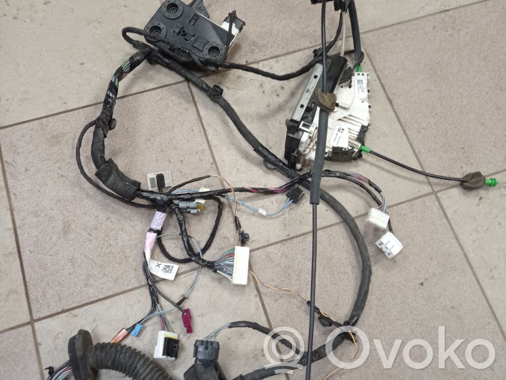 Tesla Model X Vadu starplika 