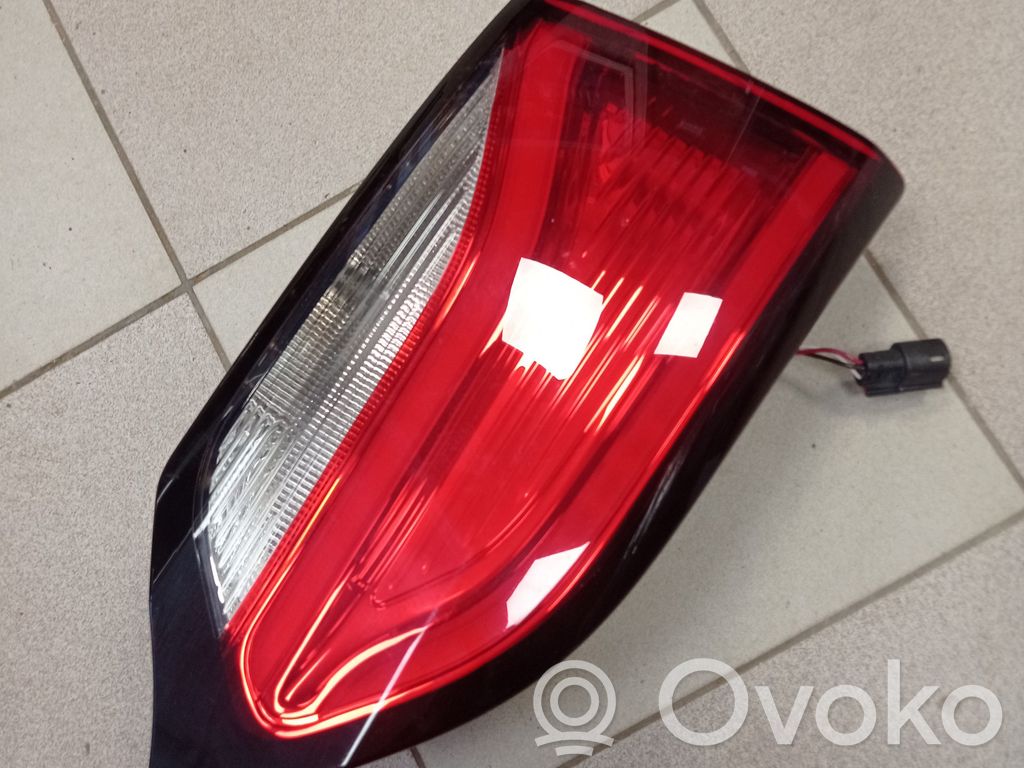 Chrysler Pacifica Tailgate rear/tail lights 